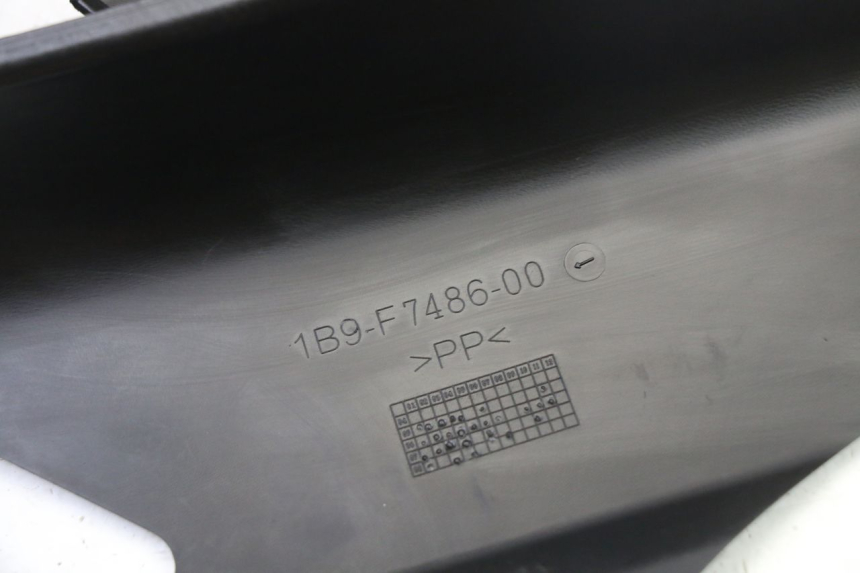 photo de SOTTOPEDANA POSTERIORE SINISTRA YAMAHA XMAX X-MAX 125 (2006 - 2009) - Dettagli dei punti di fissaggio