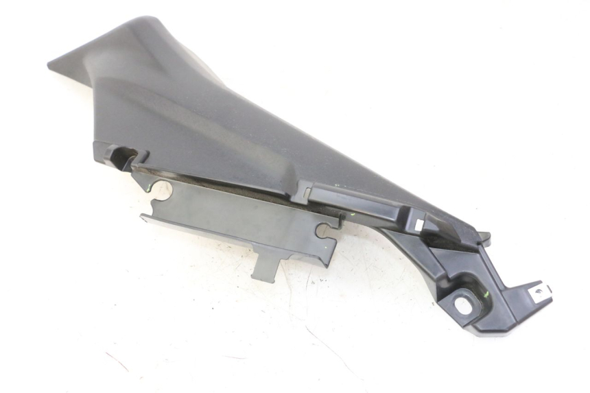 photo de SOTTOPEDANA POSTERIORE SINISTRA YAMAHA XMAX X-MAX 125 (2021 - 2025) - Primo piano tecnico