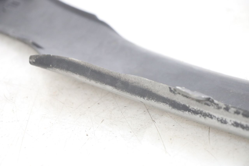 photo de BASSO DELLA SCATOLA POSTERIORE SINISTRA PIAGGIO X9 125 (2000 - 2003) - Zoom sullo stato d'uso