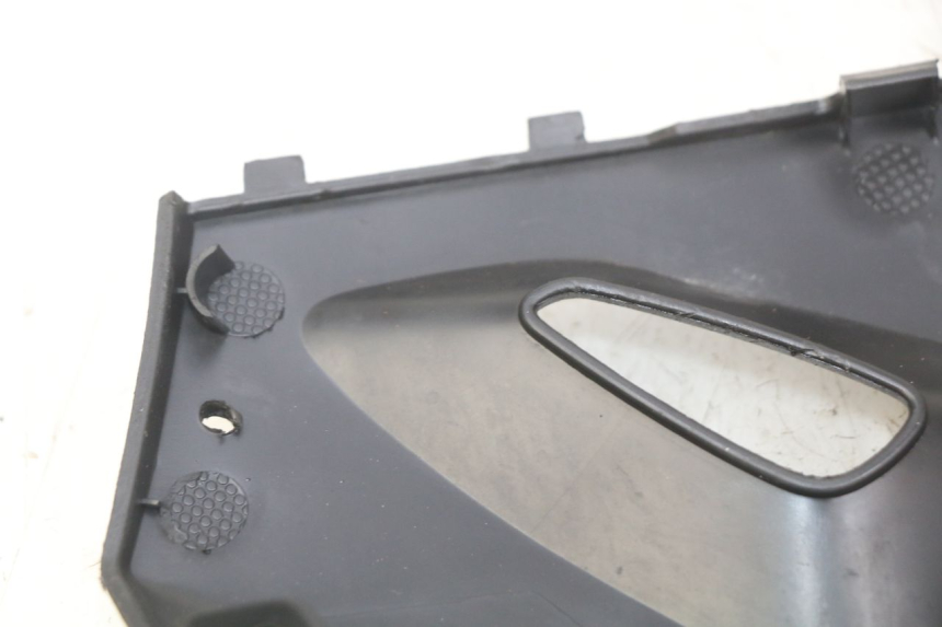 photo de BASSO DELLA SCATOLA DESTRA KYMCO AGILITY 16+ 4T 50 (2018 - 2023) - Altra angolazione