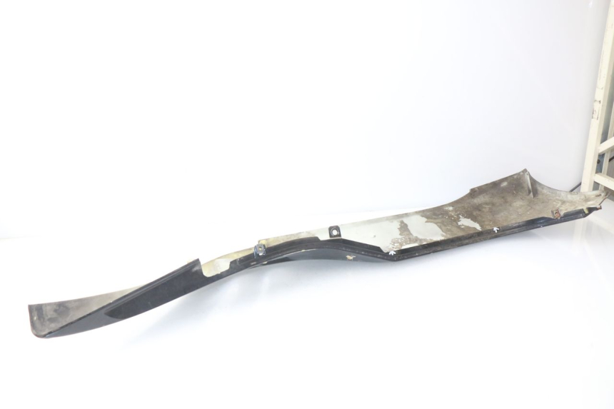 photo de BASSO DELLA SCATOLA DESTRA JONWAY AZTRAL 125 (2008 - 2017) - Caratteristiche distintive