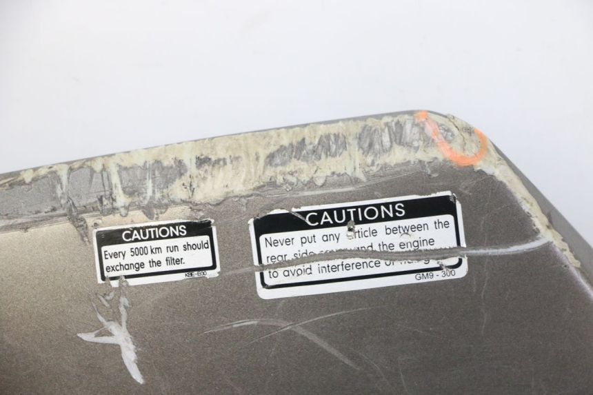 photo de BASSO DELLA SCATOLA DESTRA KYMCO DINK STREET 125 (2009 - 2014) - Zoom sui componenti