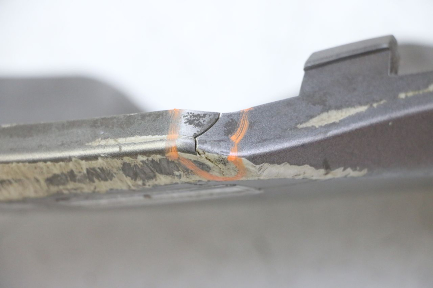 photo de BASSO DELLA SCATOLA DESTRA KYMCO DINK STREET 125 (2009 - 2014) - Zoom sullo stato d'uso