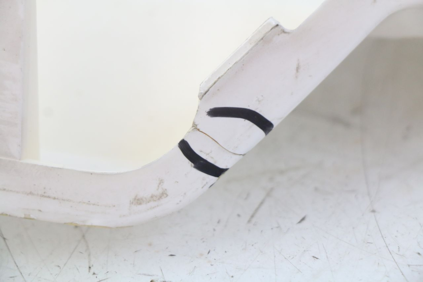 photo de BASSO DELLA SCATOLA DESTRA PEUGEOT E-VIVACITY 1 (2012 - 2018) - Zoom sullo stato d'uso