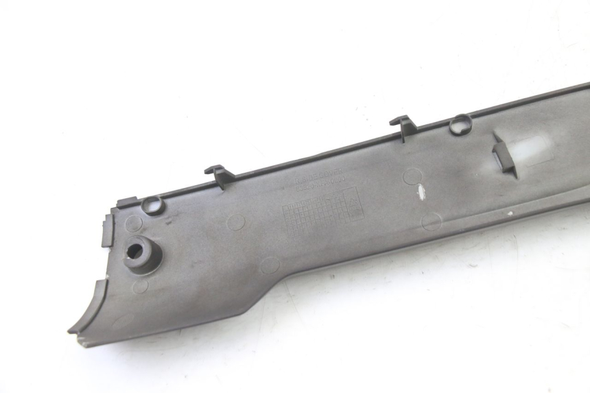 photo de SOTTOPEDANA DESTRA SYM FIDDLE 3 III 50 (2014 - 2020) - Stato della superficie e materiale