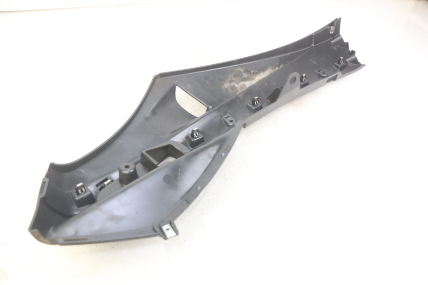 photo de BASSO DELLA SCATOLA DESTRA PIAGGIO FLY 4T 50 (2013 - 2017) - Altra angolazione