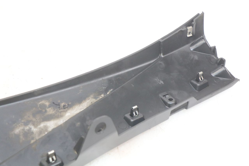 photo de BASSO DELLA SCATOLA DESTRA PIAGGIO FLY 4T 50 (2013 - 2017) - Primo piano tecnico