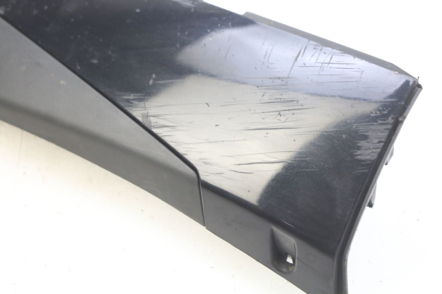 photo de BASSO DELLA SCATOLA DESTRA PIAGGIO FLY 4T 50 (2013 - 2017) - Stato della superficie e materiale