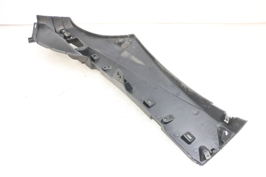 photo de BASSO DELLA SCATOLA DESTRA PIAGGIO FLY 4T 50 (2013 - 2017) - Zoom sullo stato d'uso