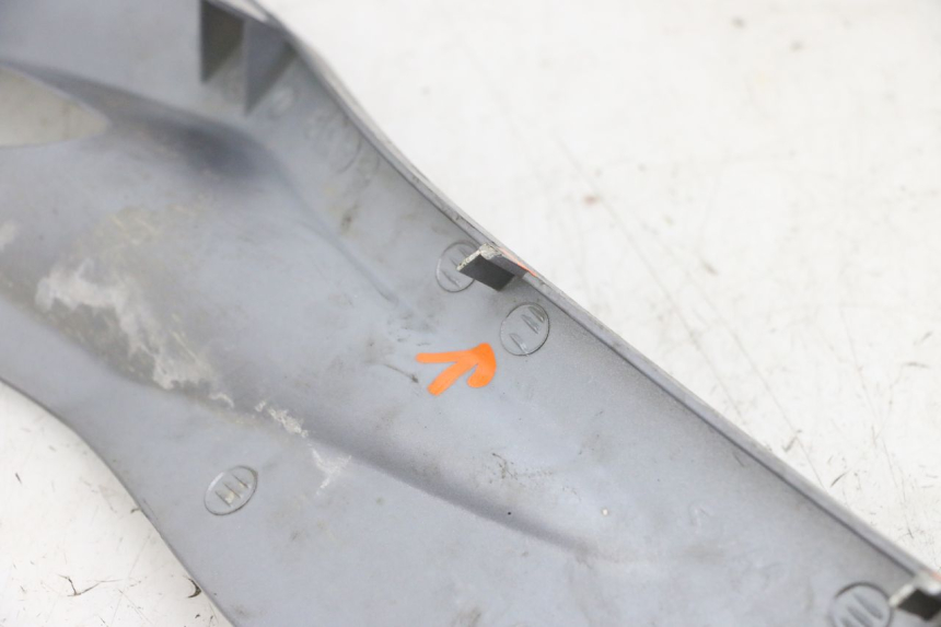 photo de SOTTOPEDANA DESTRA SYM GTS EVO 125 (2009 - 2013) - Zoom sullo stato d'uso