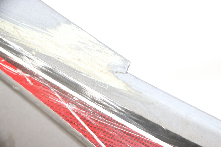 photo de BASSO DELLA SCATOLA DESTRA SYM JET 14 4T 50 (2018 - 2022) - Dettaglio del componente