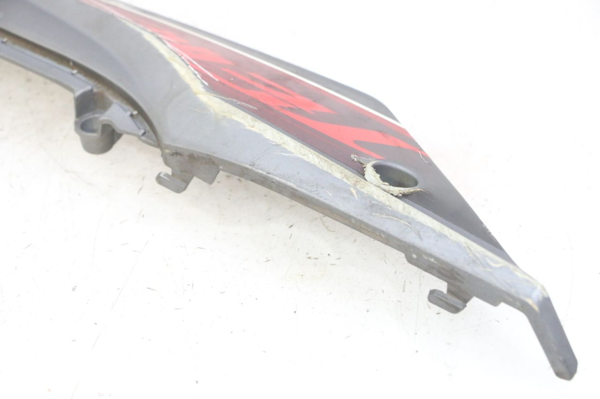 photo de BASSO DELLA SCATOLA DESTRA SYM JET 14 4T 50 (2018 - 2022) - Stato della superficie e materiale