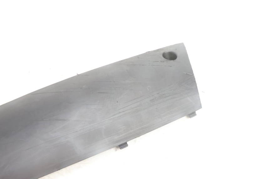 photo de BASSO DELLA SCATOLA DESTRA PEUGEOT KISBEE 4T 50 (2010 - 2017) - Zoom sullo stato d'uso