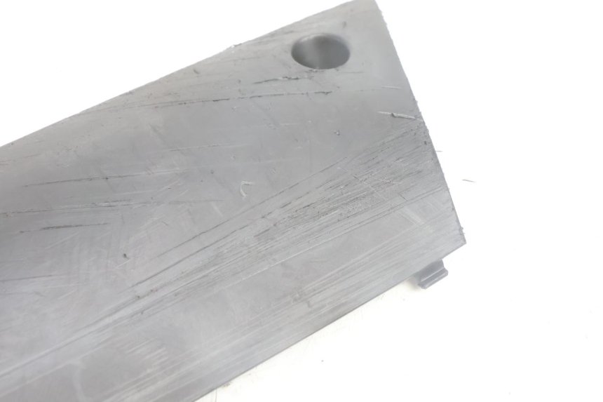 photo de BASSO DELLA SCATOLA DESTRA PEUGEOT KISBEE 4T 50 (2010 - 2017) - Primo piano tecnico