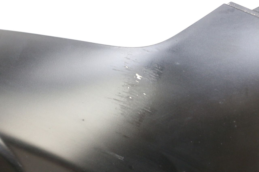 photo de SOTTOPEDANA DESTRA PIAGGIO MP3 HPE 350 (2018 - 2020) - Stato della superficie e materiale