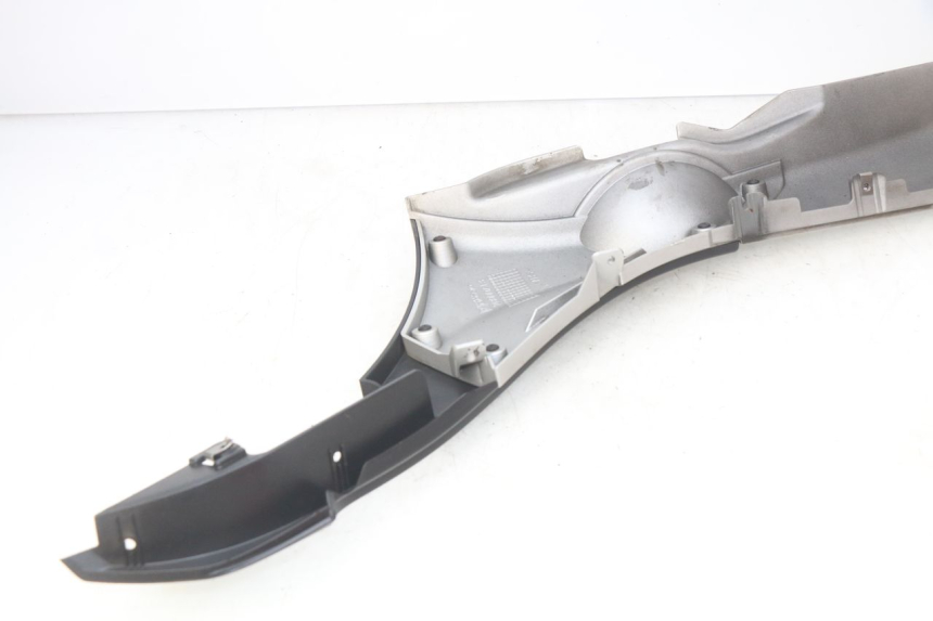 photo de BASSO DELLA SCATOLA DESTRA PIAGGIO MP3 500 (2014 - 2017) - Zoom sullo stato d'uso