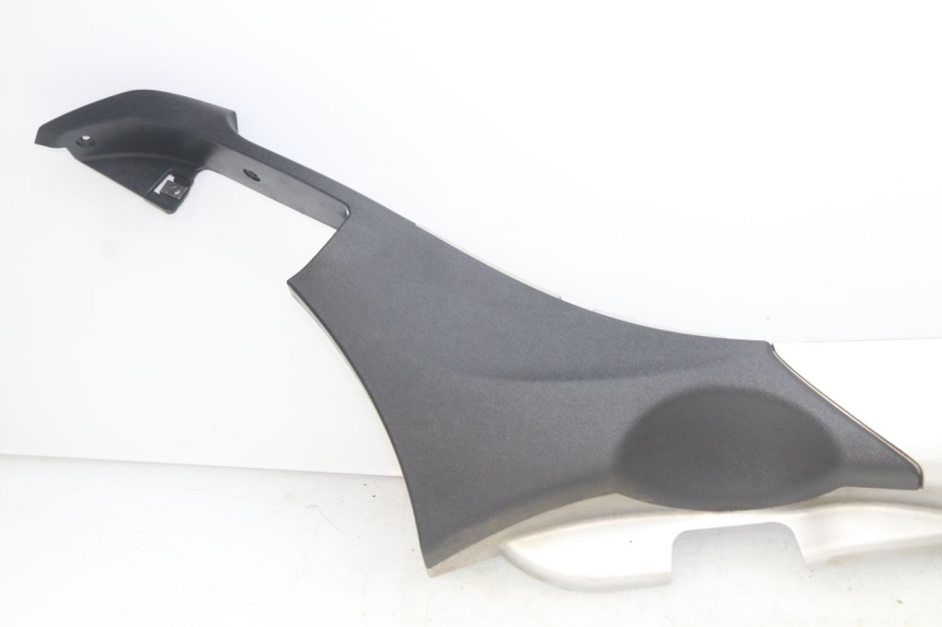 photo de BASSO DELLA SCATOLA DESTRA PIAGGIO MP3 500 (2014 - 2017) - Dettagli dei punti di fissaggio