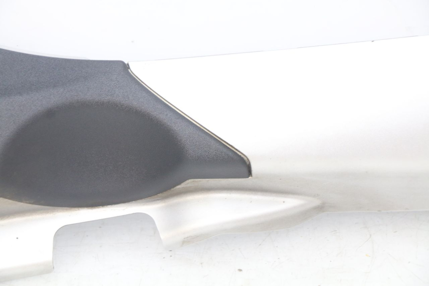 photo de BASSO DELLA SCATOLA DESTRA PIAGGIO MP3 500 (2014 - 2017) - Stato della superficie e materiale