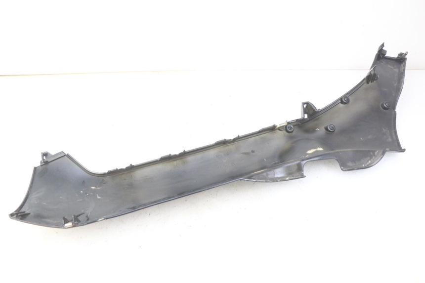 photo de BASSO DELLA SCATOLA DESTRA PIAGGIO MP3 125 (2006 - 2014) - Altra angolazione