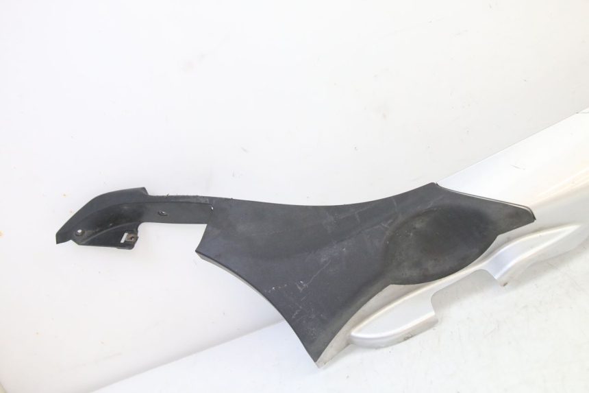 photo de BASSO DELLA SCATOLA DESTRA PIAGGIO MP3 500 (2014 - 2017) - Dettaglio del componente