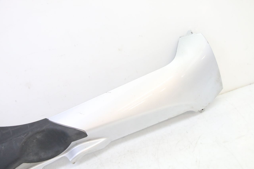 photo de BASSO DELLA SCATOLA DESTRA PIAGGIO MP3 500 (2014 - 2017) - Zoom sullo stato d'uso