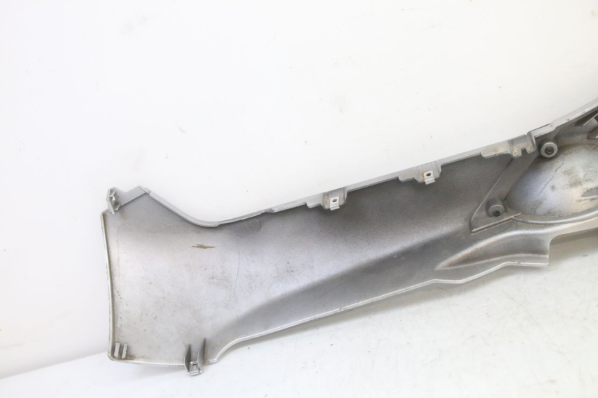 photo de BASSO DELLA SCATOLA DESTRA PIAGGIO MP3 500 (2014 - 2017) - Dettagli dei punti di fissaggio