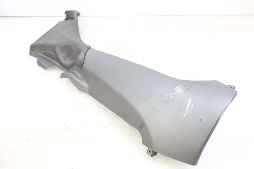 photo de SOTTOPEDANA DESTRA PIAGGIO MP3 500 (2016 - 2018) - Dettagli dei punti di fissaggio