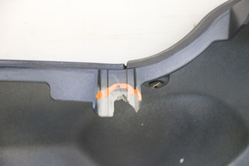 photo de SOTTOPEDANA DESTRA PIAGGIO MP3 RL 250 (2006 - 2010) - Dettagli dei punti di fissaggio