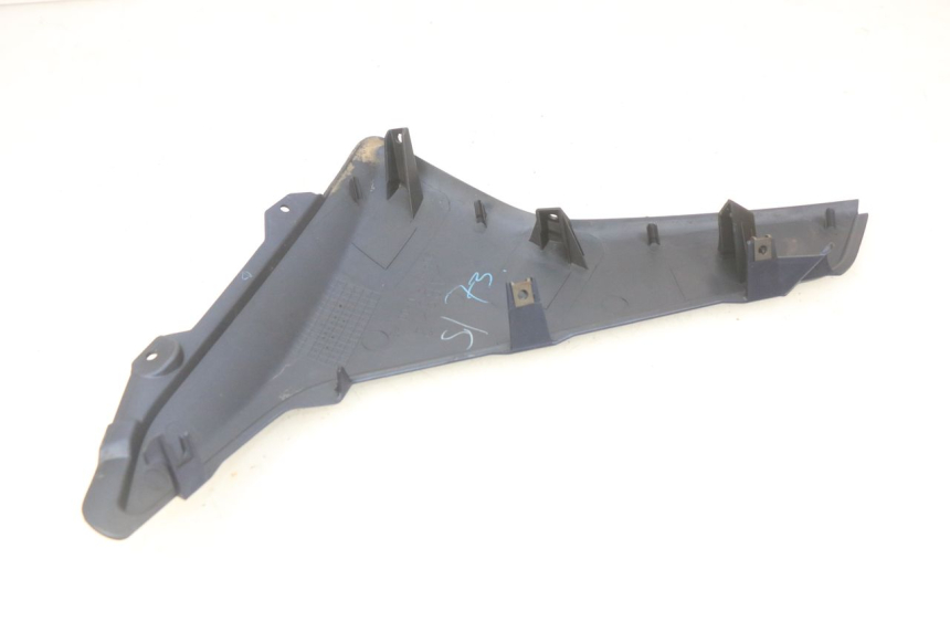 photo de BASSO DELLA SCATOLA DESTRA YAMAHA N-MAX NMAX 125 (2017 - 2020) - Zoom sullo stato d'uso