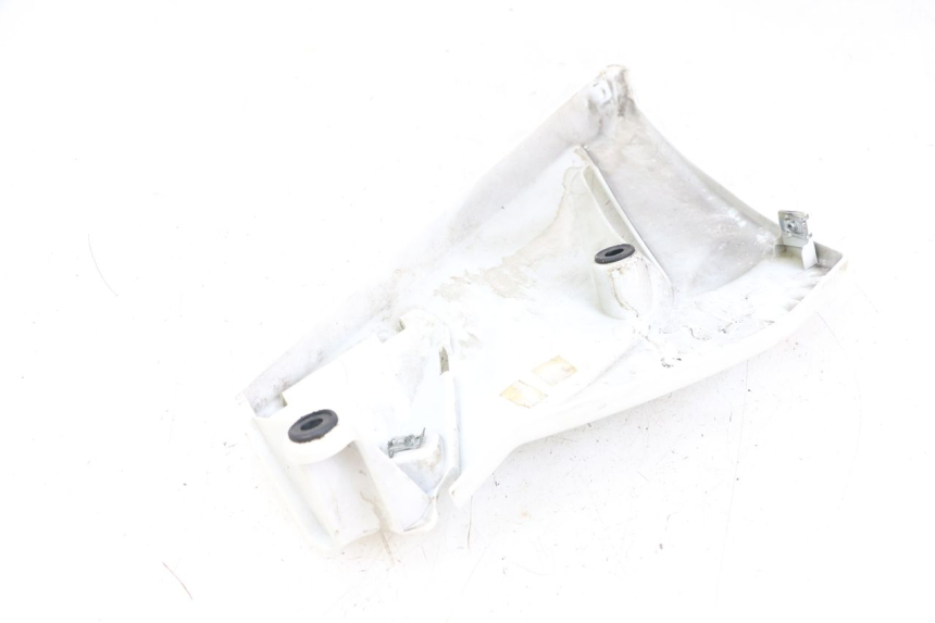 photo de SOTTOPEDANA DESTRA MOTO GUZZI NORGE 8V GT 1200 (2011 - 2016) - Primo piano tecnico