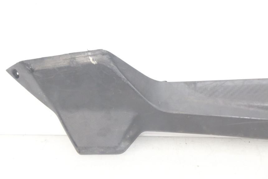 photo de BASSO DELLA SCATOLA DESTRA SYM ORBIT III 3 4T 50 (2018 - 2021) - Stato della superficie e materiale