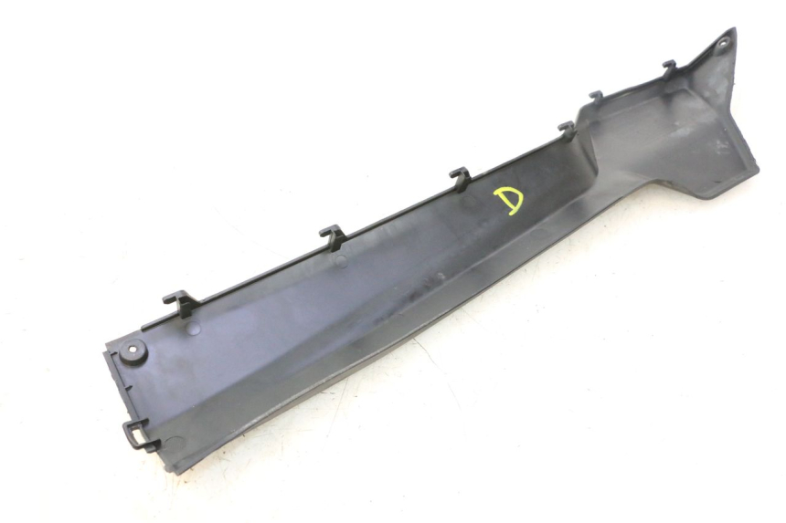 photo de SOTTOPEDANA DESTRA SYM ORBIT III 3 4T 50 (2021 - 2025) - Stato della superficie e materiale