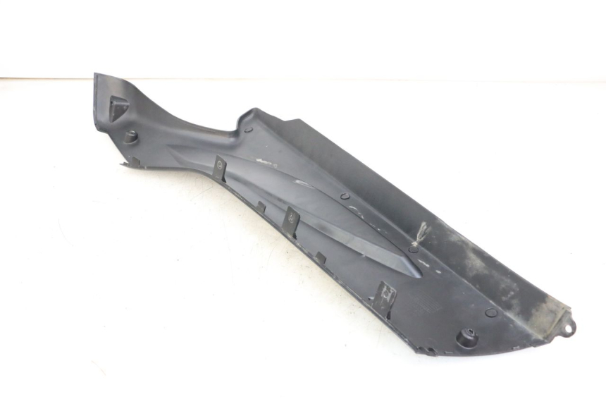 photo de BASSO DELLA SCATOLA DESTRA DAELIM S3 125 (2010 - 2017) - Stato della superficie e materiale