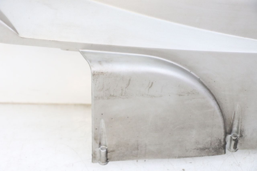 photo de SOTTOPEDANA DESTRA PEUGEOT SATELIS 125 (2010 - 2012) - Altra vista dell'articolo