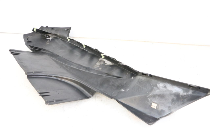 photo de SOTTOPEDANA DESTRA PEUGEOT SATELIS 125 (2013 - 2018) - Zoom sullo stato d'uso