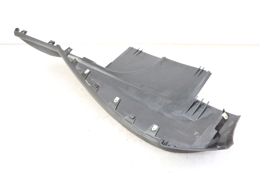 photo de SOTTOPEDANA DESTRA PEUGEOT SATELIS 125 (2013 - 2018) - Primo piano tecnico