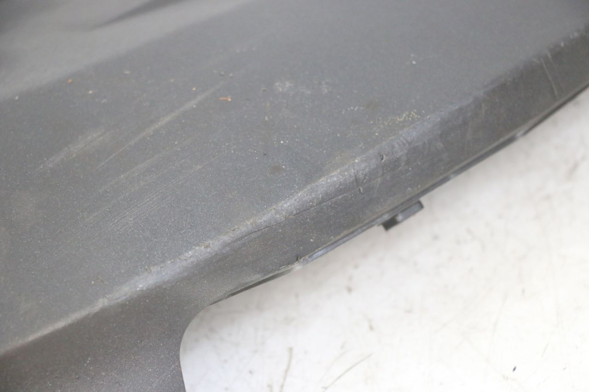 photo de SOTTOPEDANA DESTRA PEUGEOT SATELIS 125 (2013 - 2018) - Zoom sullo stato d'uso