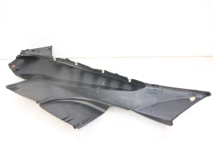 photo de SOTTOPEDANA DESTRA PEUGEOT SATELIS 125 (2013 - 2018) - Stato della superficie e materiale