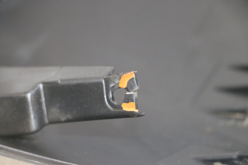 photo de SOTTOPEDANA DESTRA PEUGEOT SATELIS 125 (2013 - 2018) - Marcature e riferimenti originali