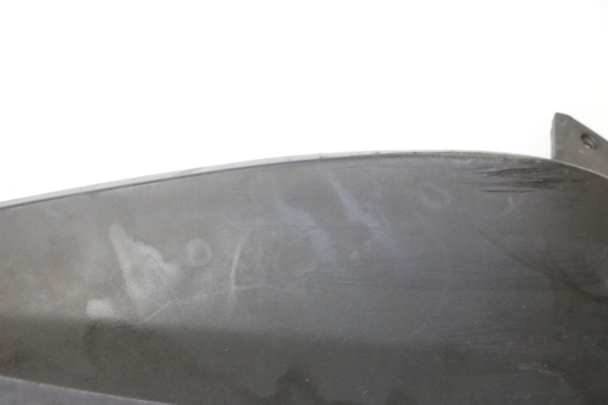 photo de BASSO DELLA SCATOLA DESTRA PEUGEOT SATELIS 125 (2006 - 2009) - Caratteristiche distintive