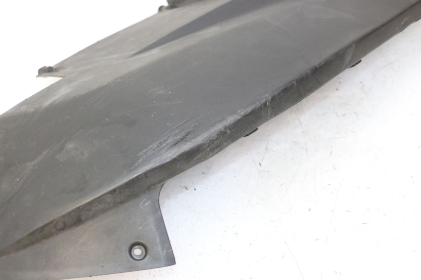 photo de BASSO DELLA SCATOLA DESTRA PEUGEOT SATELIS 125 (2006 - 2009) - Primo piano tecnico