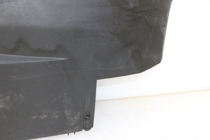 photo de BASSO DELLA SCATOLA DESTRA PEUGEOT SATELIS 125 (2006 - 2009) - Marcature e riferimenti originali