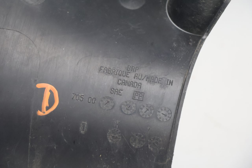 photo de SOTTOPEDANA DESTRA CAN-AM SPYDER RS 1000 (2008 - 2012) - Stato della superficie e materiale