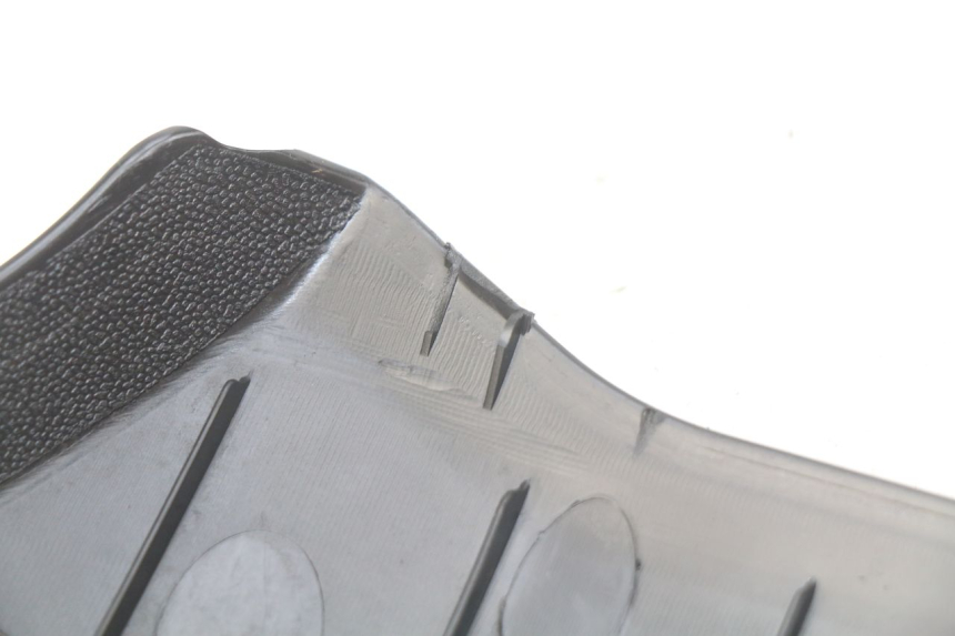 photo de BASSO DELLA SCATOLA DESTRA PEUGEOT STREETZONE 4T 50 (2018 - 2023) - Zoom sullo stato d'uso