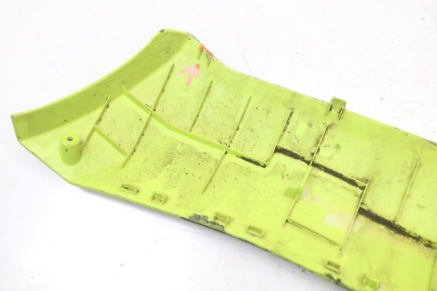 photo de SOTTOPEDANA DESTRA PEUGEOT STREETZONE I 2T 50 (2018 - 2020) - Stato della superficie e materiale