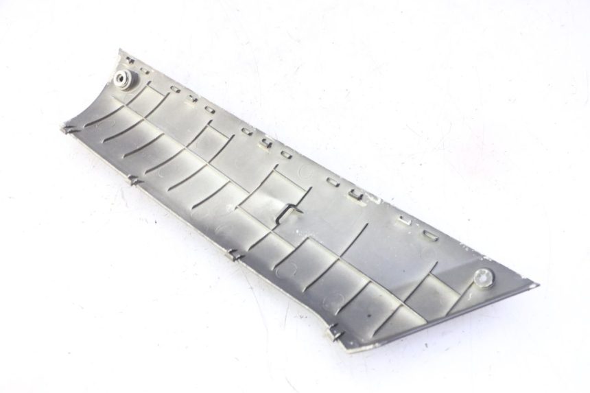 photo de SOTTOPEDANA DESTRA PEUGEOT STREETZONE I NAKED 2T 50 (2018 - 2020) - Zoom sullo stato d'uso