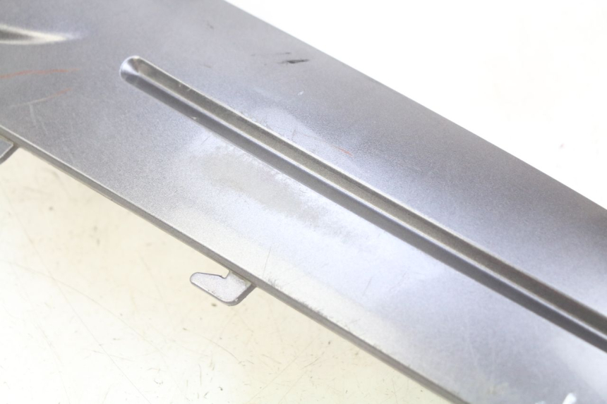 photo de BASSO DELLA SCATOLA DESTRA PEUGEOT V-CLIC VCLIC 50 (2007 - 2013) - Zoom sullo stato d'uso