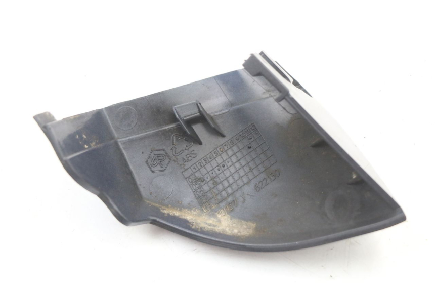 photo de SOTTOPEDANA DESTRA PIAGGIO VESPA LX 125 (2005 - 2010) - Zoom sullo stato d'uso