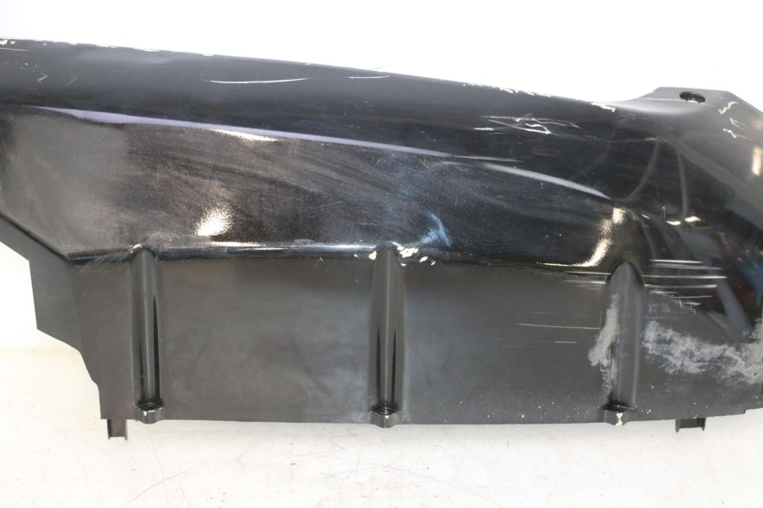 photo de SOTTOPEDANA DESTRA PEUGEOT VIVACITY NEW 2T 50 (2008 - 2017) - Stato della superficie e materiale