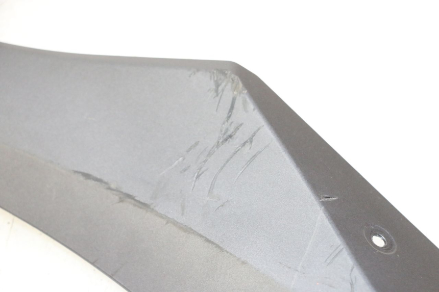 photo de SOTTOPEDANA DESTRA YAMAHA XMAX X-MAX 125 (2021 - 2025) - Dettagli dei punti di fissaggio